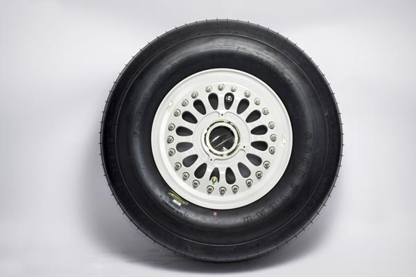 Aircraft tire and wheel